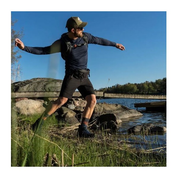 POHODNE KRATKE HLAČE ČRNE