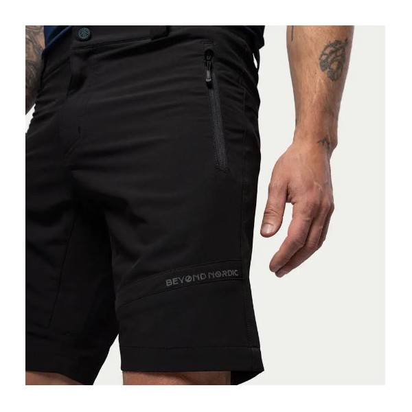 POHODNE KRATKE HLAČE ČRNE