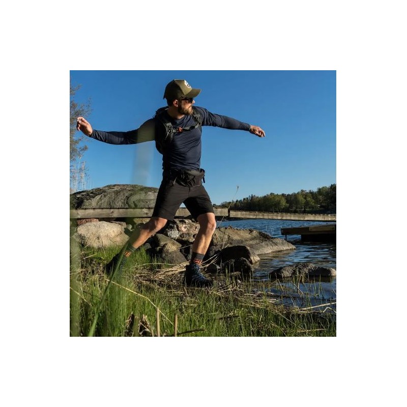 POHODNE KRATKE HLAČE ČRNE