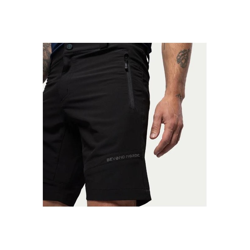 POHODNE KRATKE HLAČE ČRNE